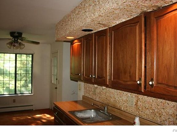 2nd image of 23 Essex Ct #23