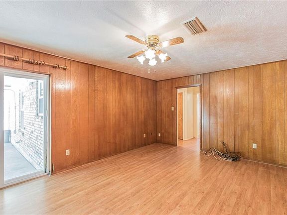 3rd image of 3001 Trent St