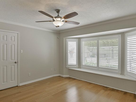 5th image of 20 Golfview Manor Rd