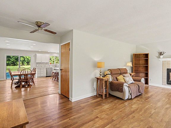 4th image of 10560 W S Ave