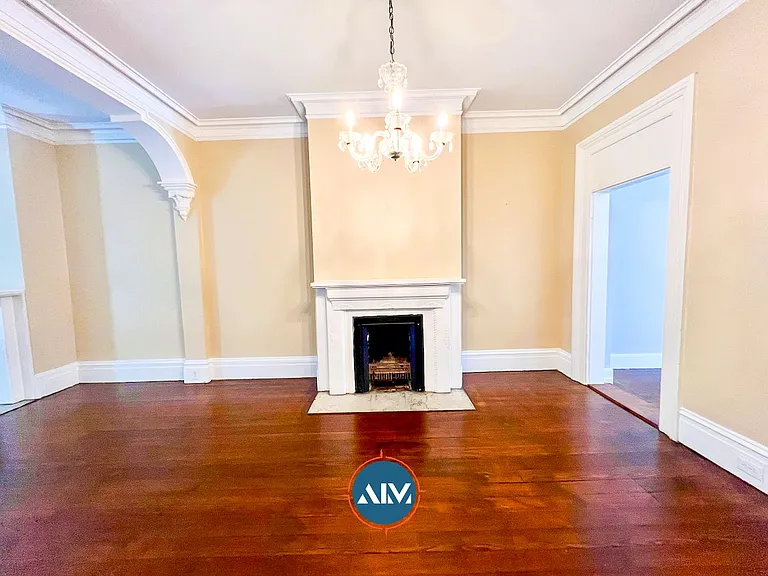 208 E Taylor St — Photo 15