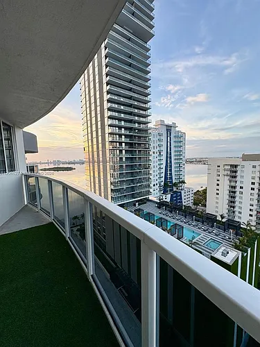601 NE 23rd St #Penthouse 04 Photo 1