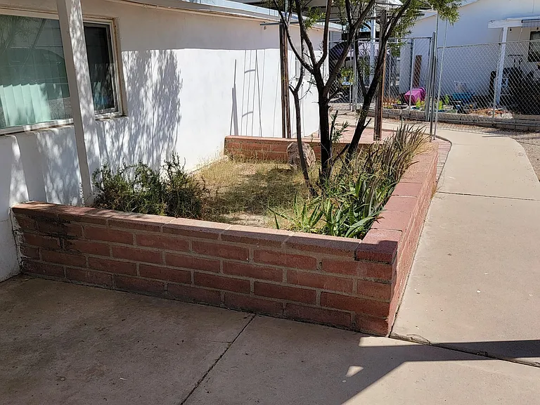 2726 N Estrella Ave — Photo 2