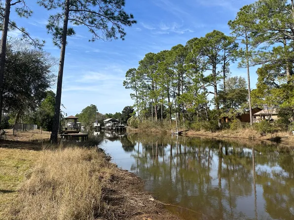 8114 Glenview Rd, Milton, FL 32583