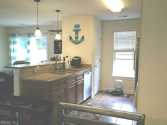 5th image of 120 Hughes Ave