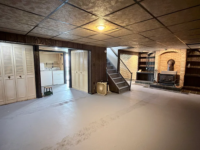 1015 E Hamilton St — Photo 37