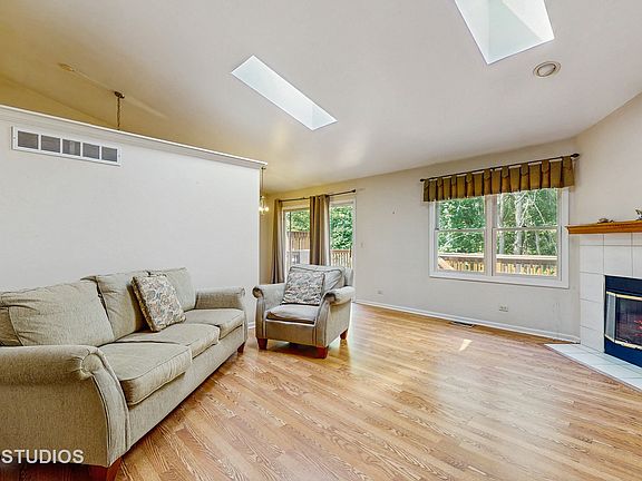 3rd image of 606 River Bluff Dr #606