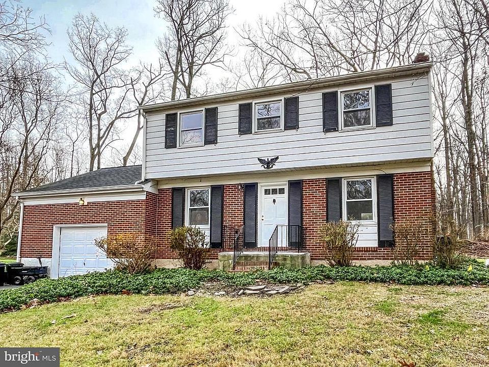 1st image of 13 Greentree Dr