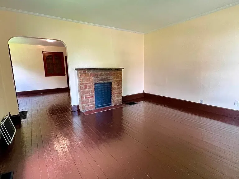 802 W High St #HOUSE — Photo 3