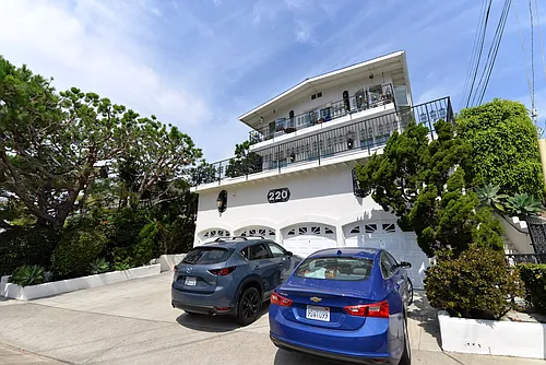220 W Canada Photo 1