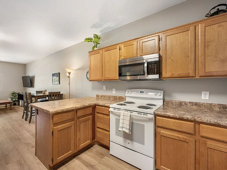 700 N Main St #L4 — Photo 8