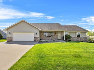 3427 Chatsworth Dr, Green Bay, WI 54313