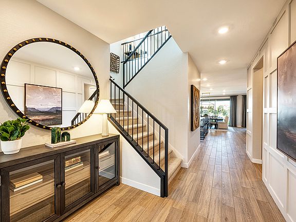 Estrella Model Foyer