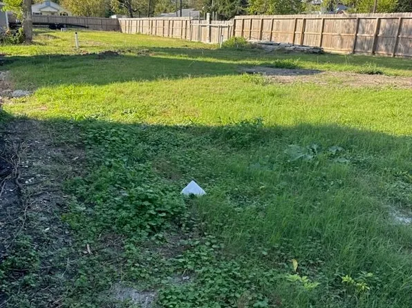 201 S 5th St, Highlands, TX 77562