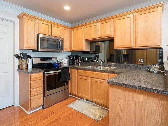 5th image of 5602 Acorn Ln #71