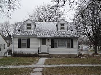 2nd image of 455 Geranium Ave E
