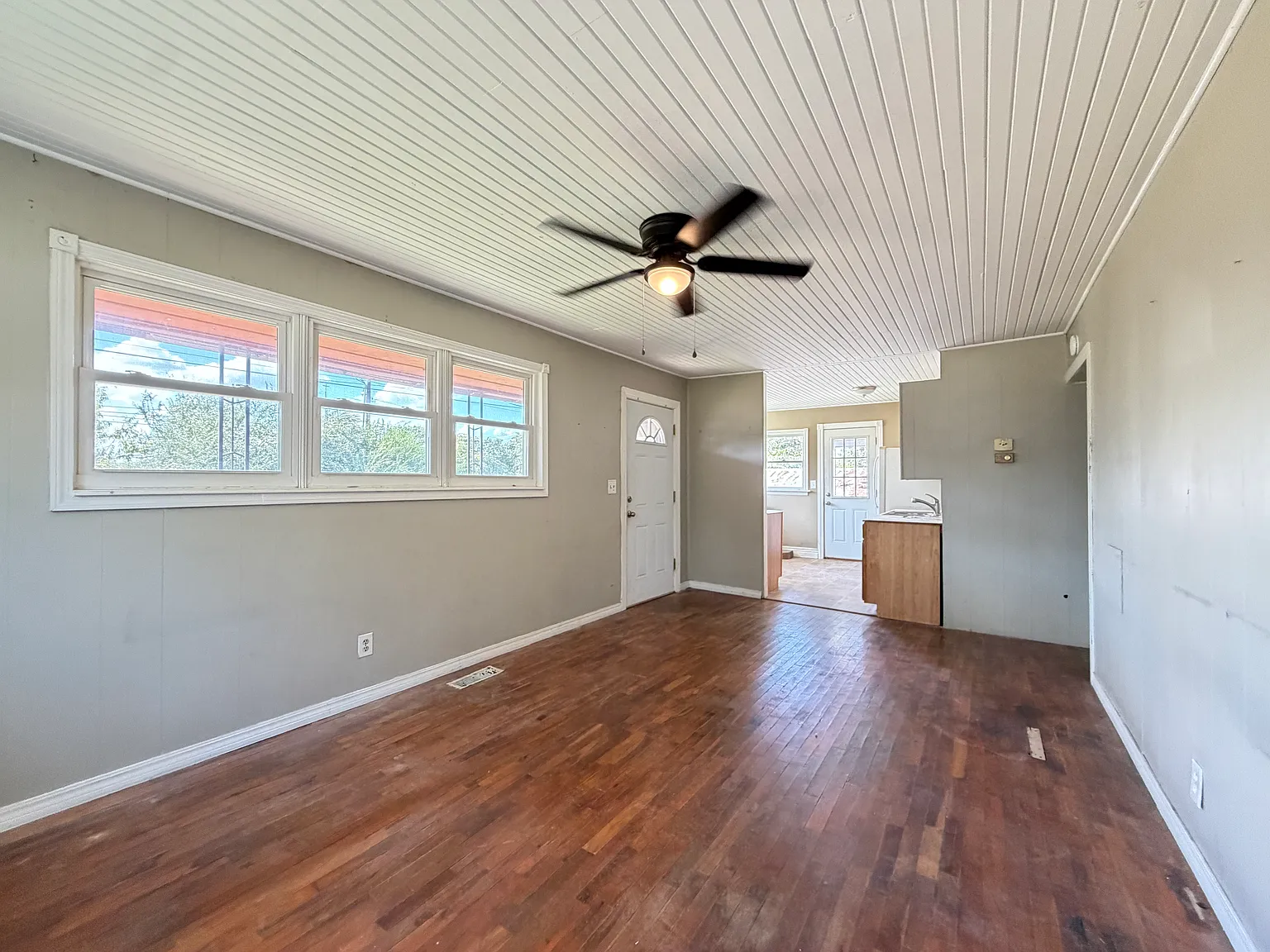 2 bed, 1.5 bath, $975 — Photo 3