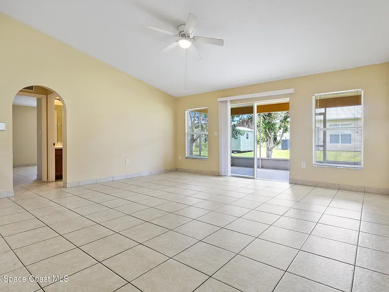 1406 Martinez St SE — Photo 9
