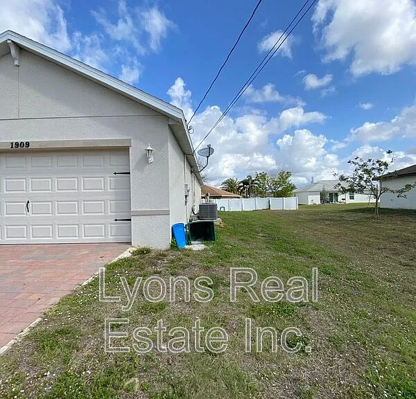 1909 NW 6th Ter — Photo 22