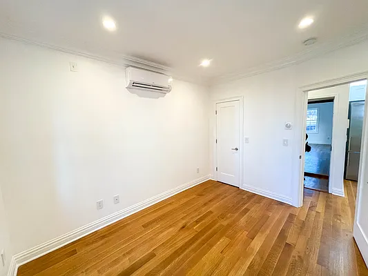 Rented by Francine Realty | media 4