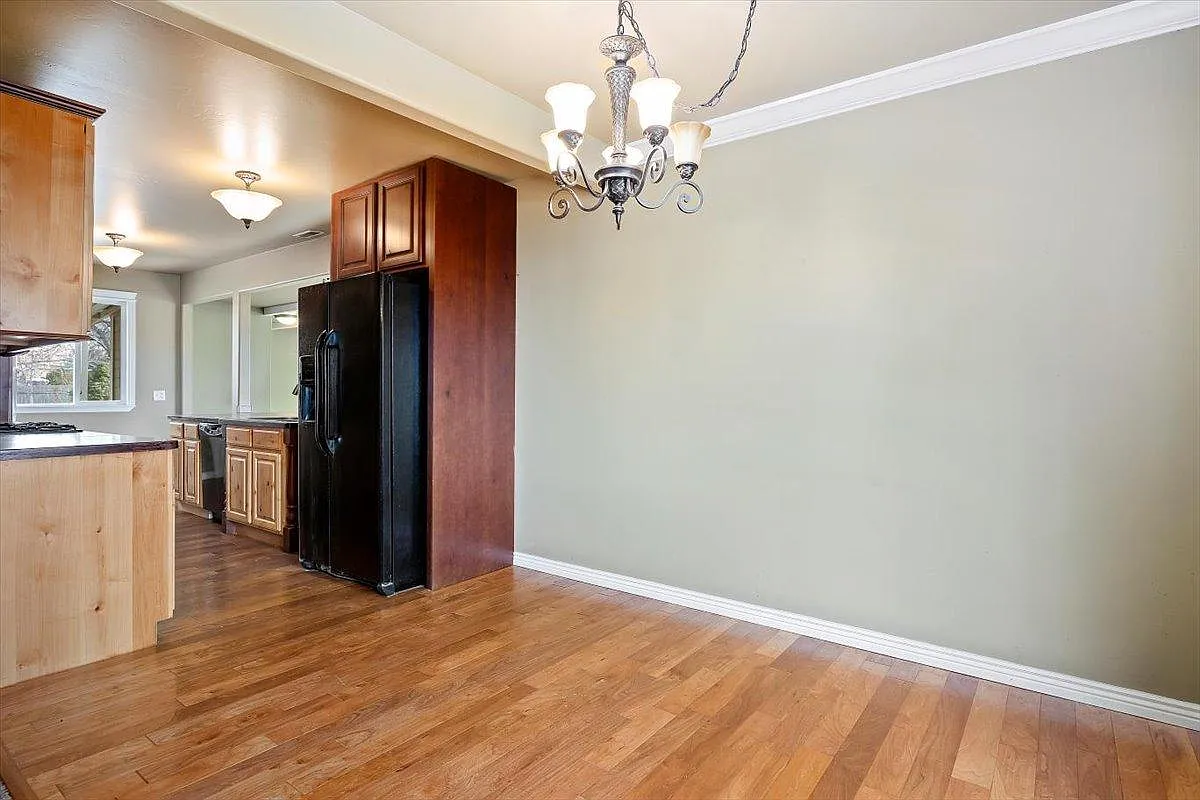 3 bed, 1894 sqft, $2,000 — Photo 4