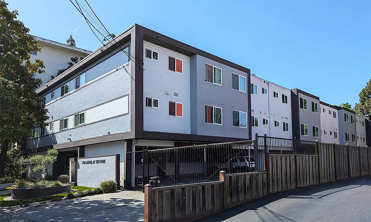 Park Laurel Apartments — Photo 2