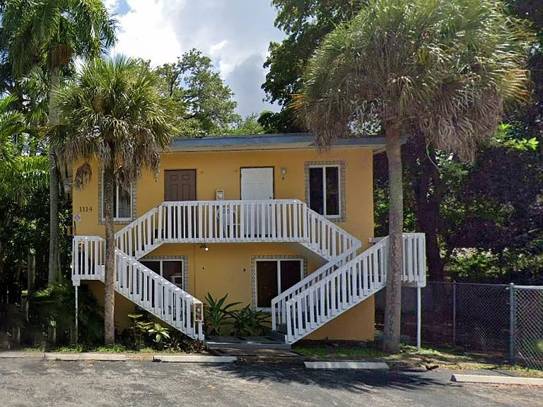 1114 W Las Olas Blvd — Photo 2