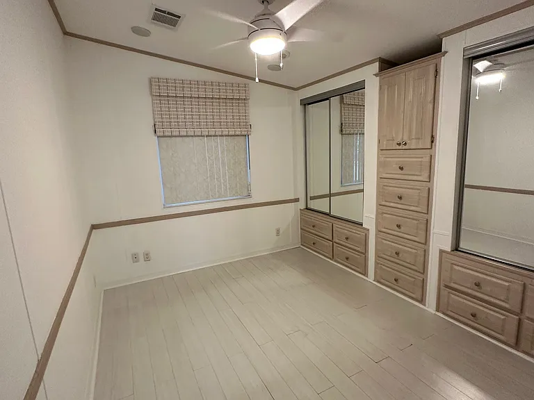 547 Lake Dr — Photo 10