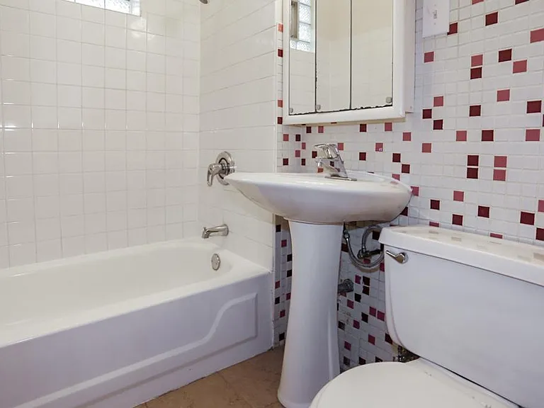 3056 N Greenview Ave #2 — Photo 4
