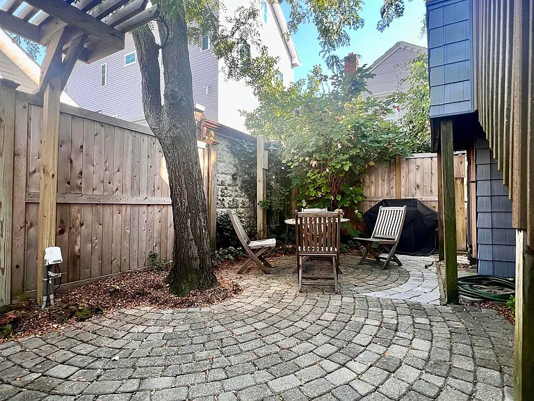 7 N Delavan Ave — Photo 46