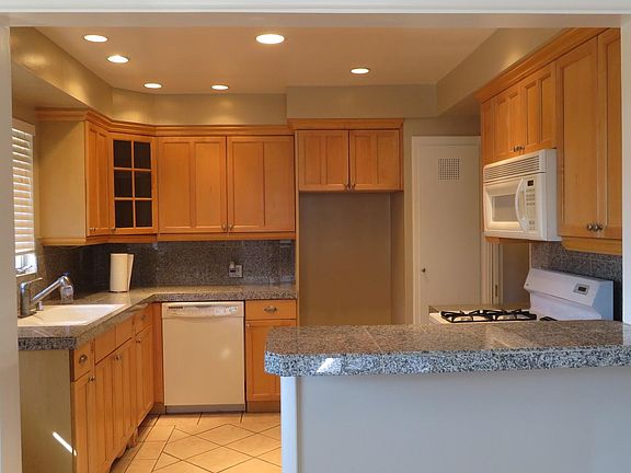 4th image of 1168 N Altadena Dr