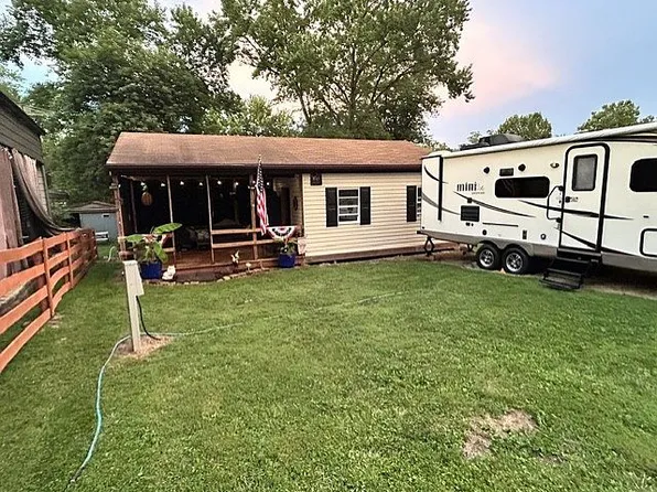 3247 Vineyard Rd #4-3, Falling Waters, WV 25419