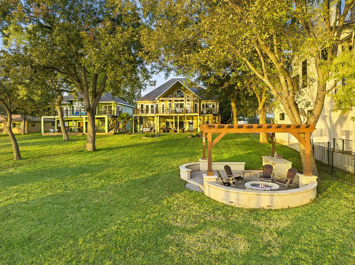 Building Photo - Campa Pajama Ln