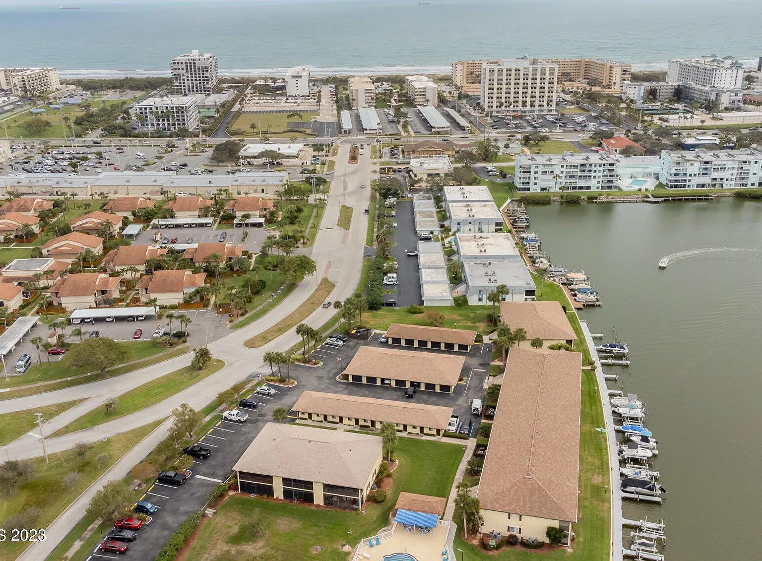 325 S Banana River Blvd — Photo 4