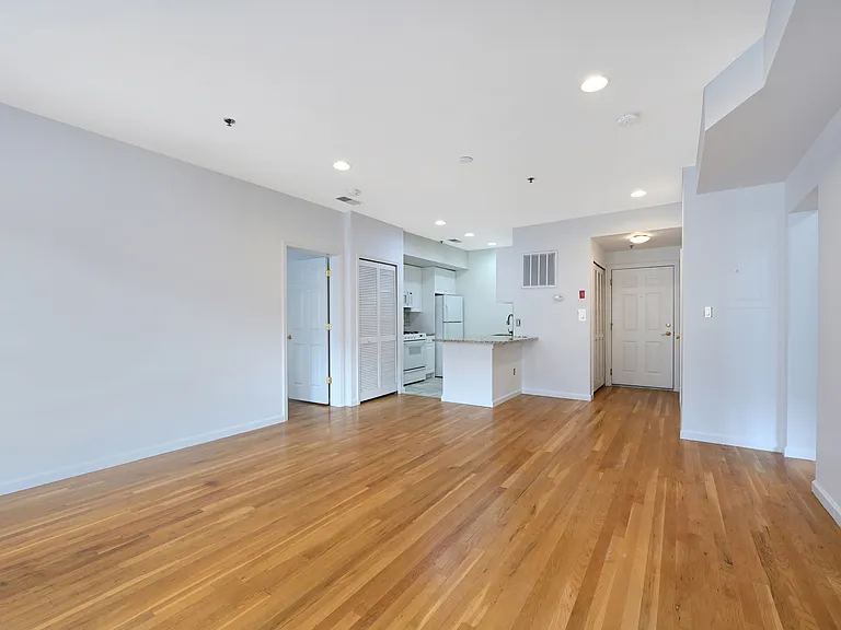 901 Madison St #5D — Photo 1