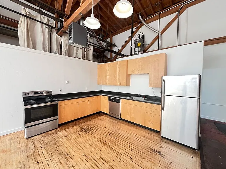 1148 E 18th St #2 — Photo 3