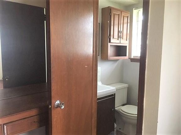 5th image of 3117 Greenbrier Ter