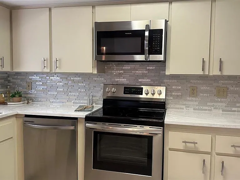 2193 Cork Oak St E — Photo 13