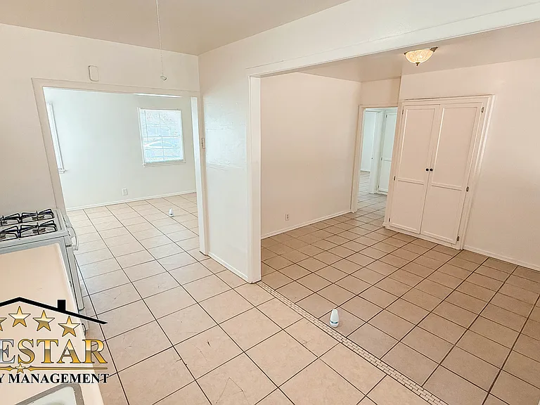 4520 Mesa Dr — Photo 3