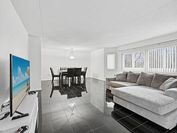 Living room & Dining Area