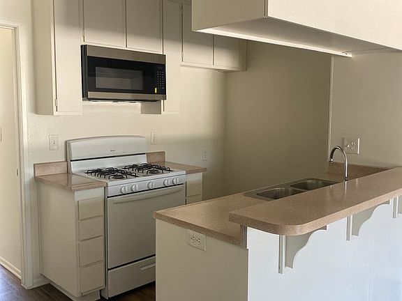 4th image of 18414 Vincennes St APT 202