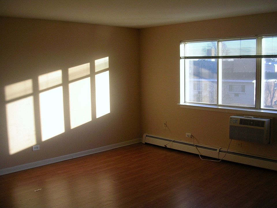 Spacious Family Room