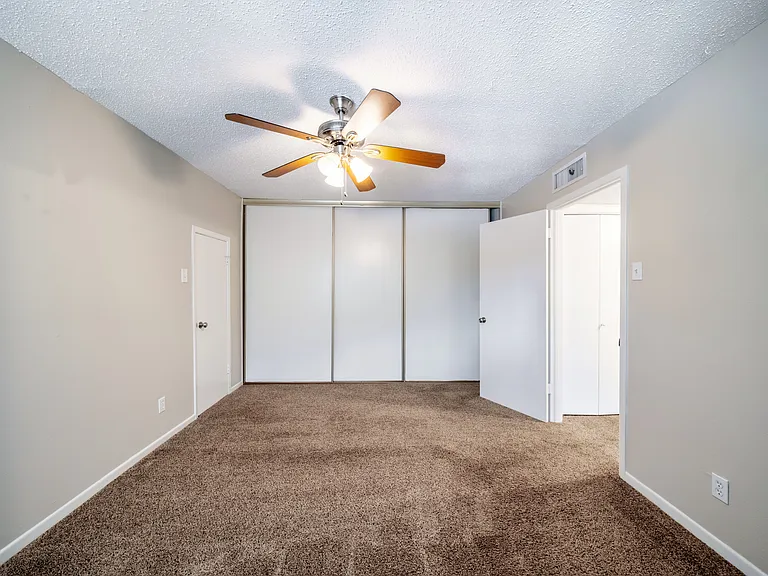 2719 Creek Wood Ct — Photo 13