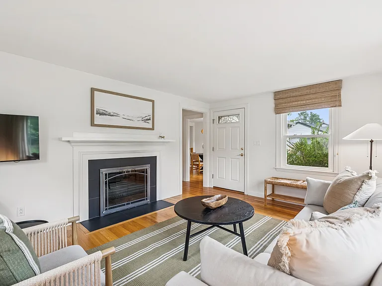 14 Hammond Rd — Photo 2