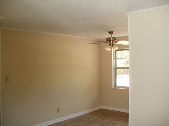5th image of 908 Japonica Dr