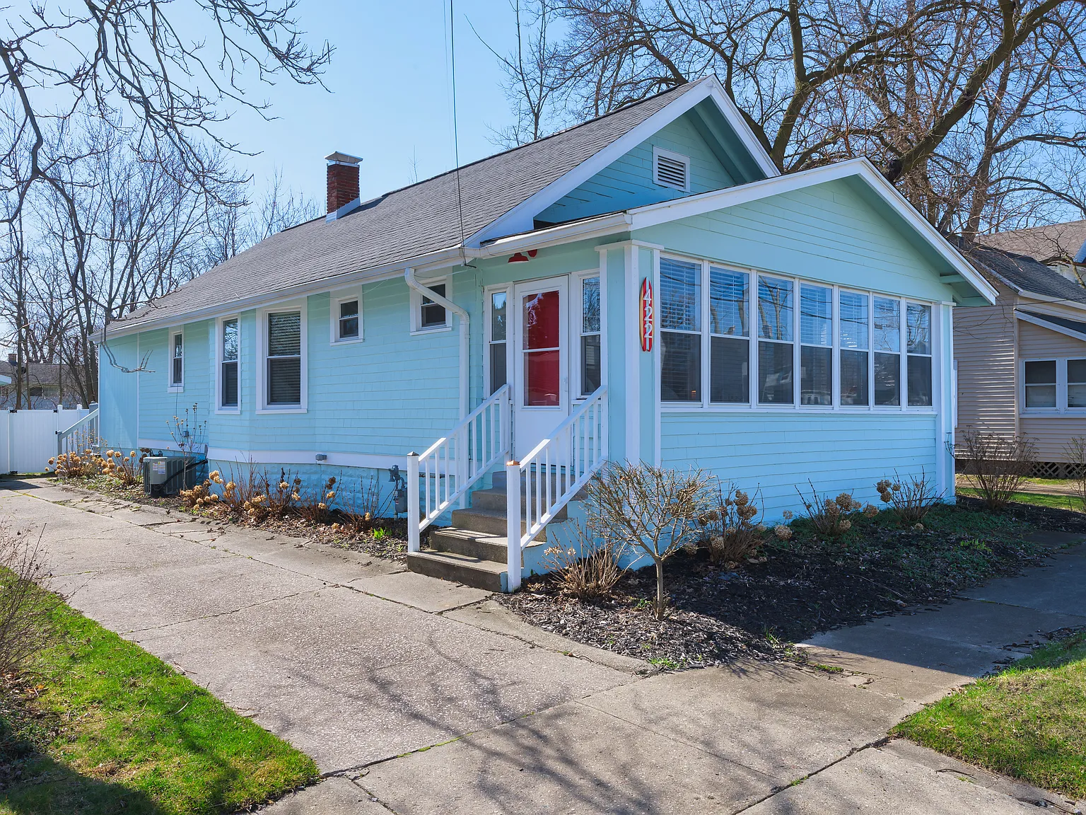 3 bed, 1200 sqft, $2,000 — Photo 1