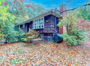 6 8th St, Sound Beach, NY 11789