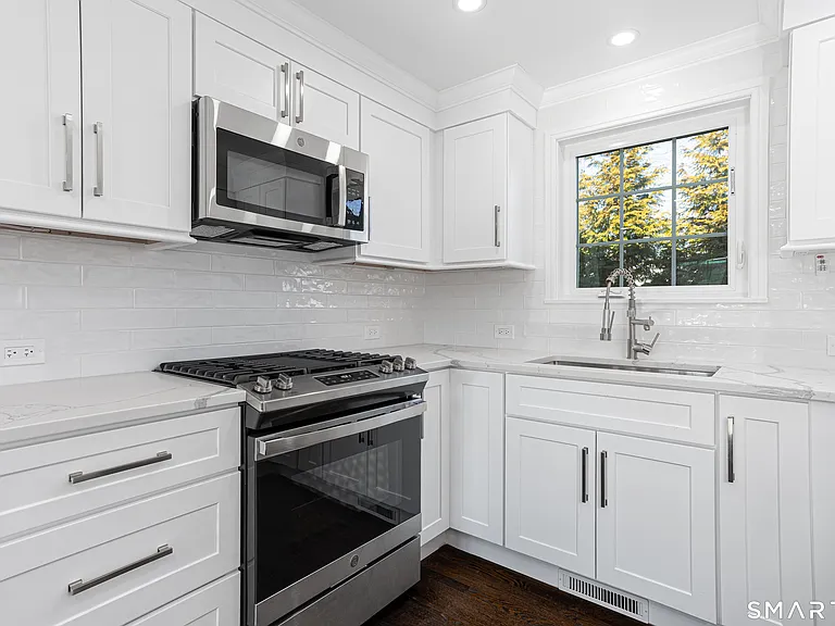 42 Poe Ct — Photo 3