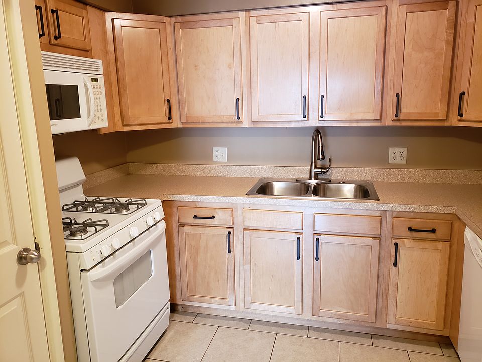 1st image of 2620 S 70th St #102