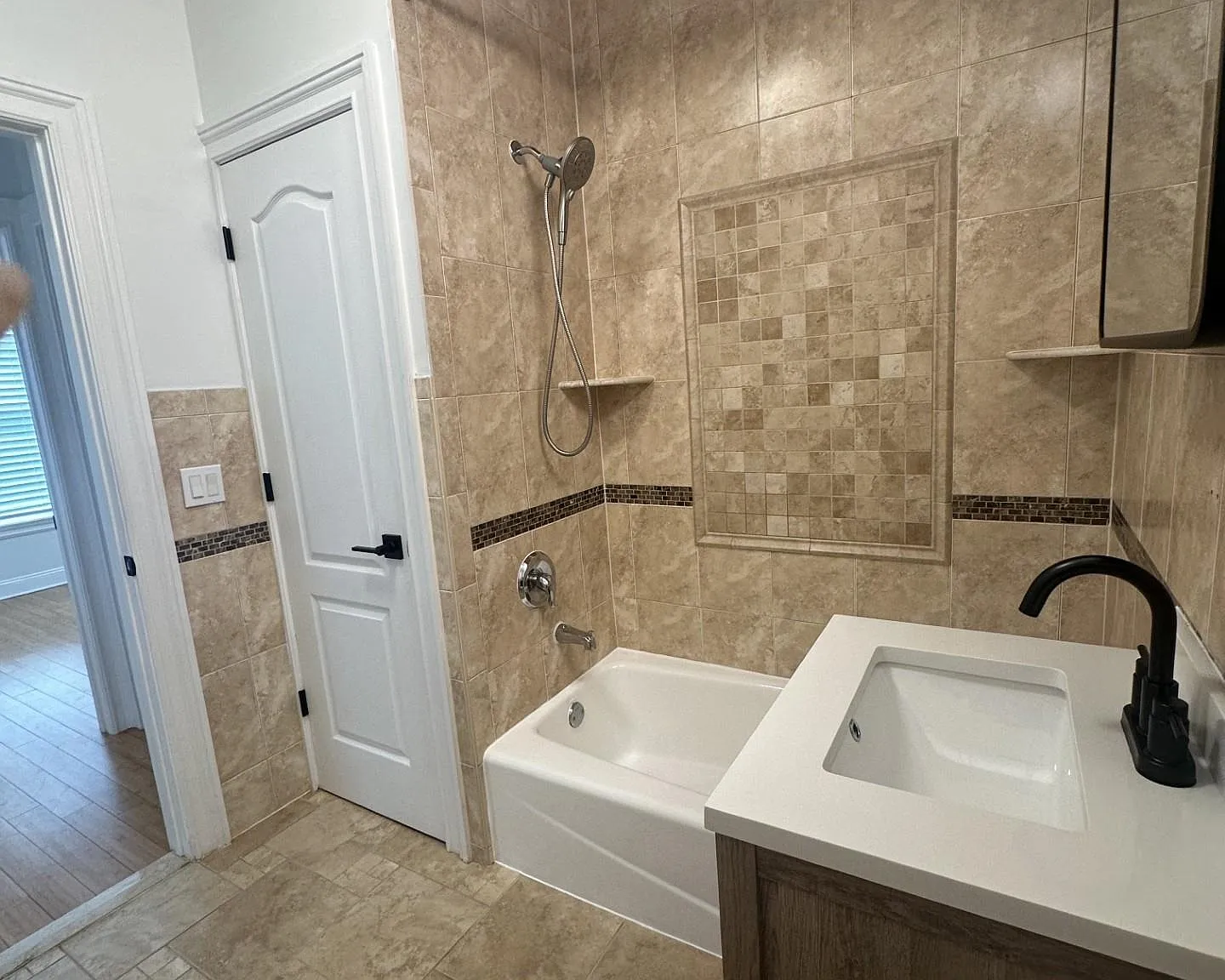 1 bed, 1.0 bath, 900 sqft, $2,450 — Photo 1